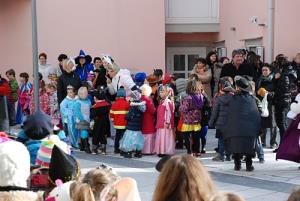 Maškare so v Sežano pripeljale sonce 5